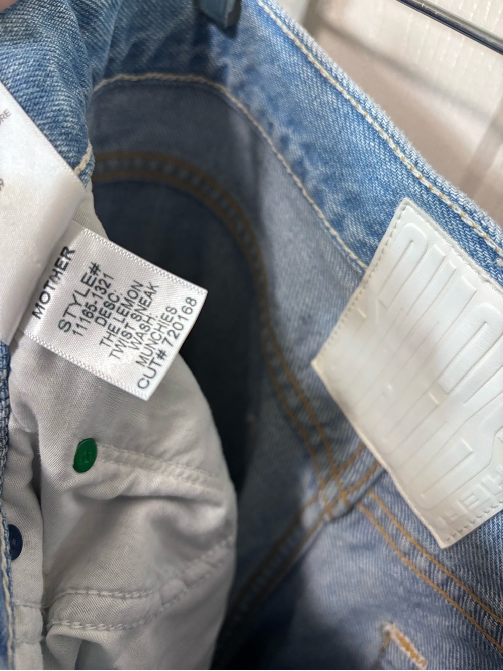 MOTHER Lemon Twist Sneak Denim Size 29 - Picture 6 of 6
